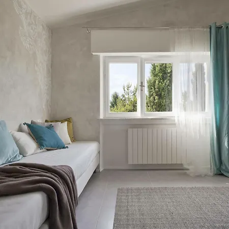 De Hura Apartment *
